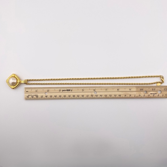 VTG Kenneth Jay Lane Faux Pearl Gold Tone Necklace - Picture 2 of 8